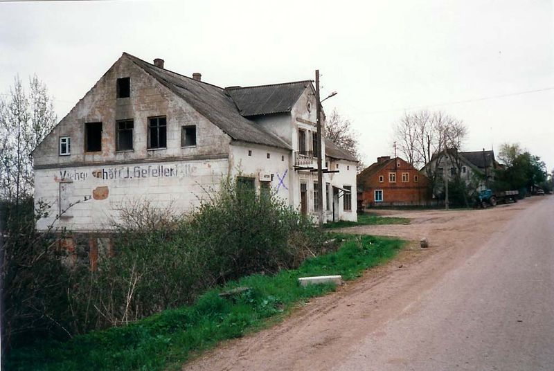Datei:Aulowönen - Insterburger Straße (linkes Kindergarten) 1996.jpg