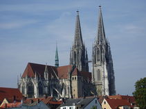 Oberpfalz: Regensburger Dom. Der Regensburger Dom St. Peter ist die Kathedrale des Bistums Regensburg. Mit dem Bau nach gotischem Muster wurde im Jahre 1275 begonnen.