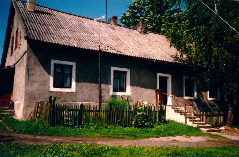 Datei:Kalinowka - Ksp. Aulenbach - 1995 Privatschule vom Hof.jpg