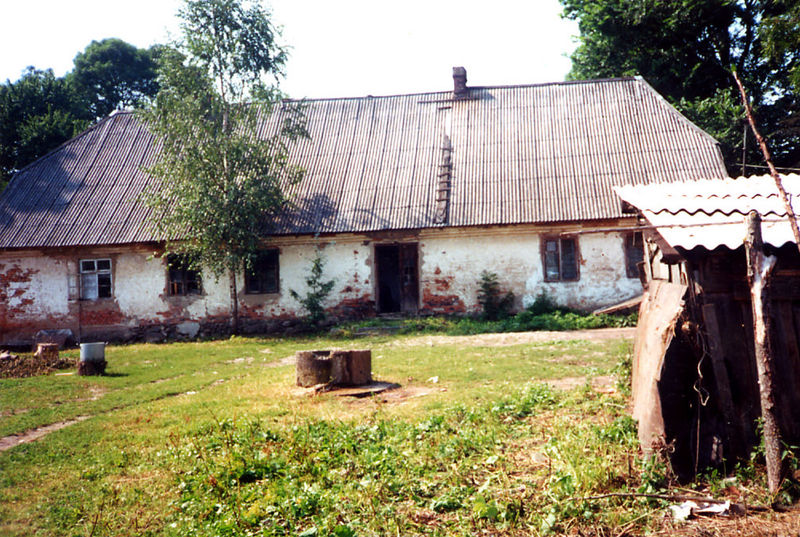 Datei:Buchhof (Ostp.) - Ksp. Aulenbach - 1995 - Dorfreste Schwede.jpg