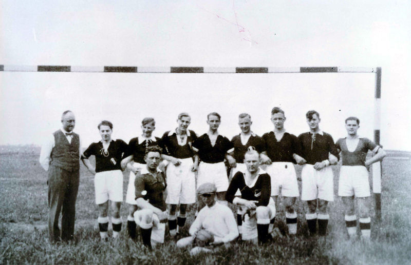 Datei:Aulowönen - Ksp. Aulenbach - 1928 - Fußballmannschaft SV Aulowönen.jpg