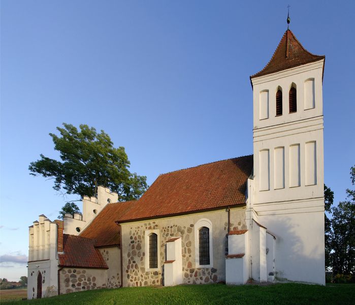 Datei:Kirche in Engelstein Front 2010.JPG