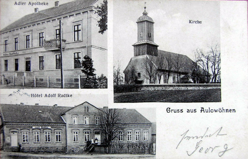 Datei:Aulowöhnen (Ostp.) - Ksp. Aulenbach - 1909 - Apotheke, Kirche, Hotel Radtke (AK).jpg