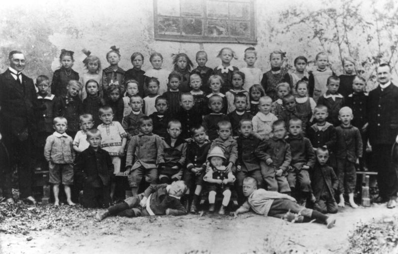 Datei:Aulowönen - Ksp. Aulenbach (Ostp.) - 1921 - Klassenfoto Volksschule.jpg