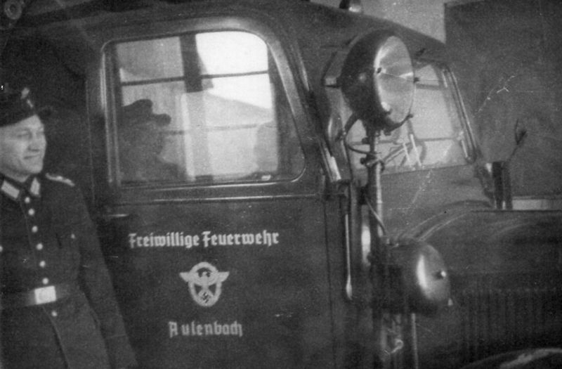 Datei:Aulowönen - Ksp. Aulenbach - 1940-00-00 - neues Feuerwehrauto .jpg