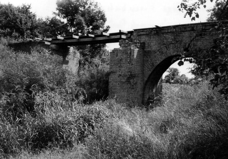Datei:Kalinowka - Kirchspiel Aulenbach - 1995 Kleinbahnbrücke über die Aula.JPG